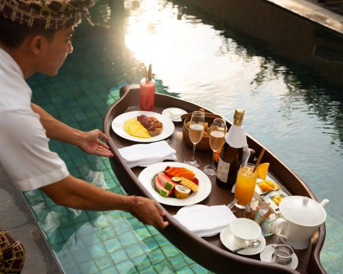 Five Fantastic Floating Feasts to Fantasize About - TRAVELINDEX